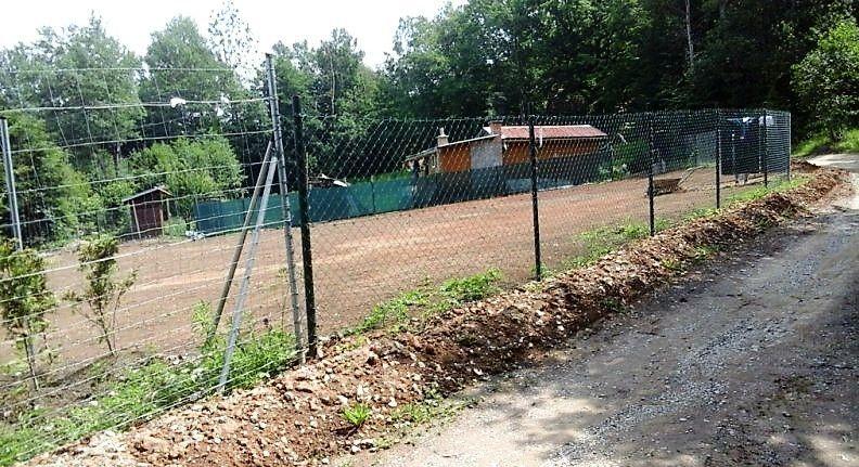 KRÁSNOHORSKÁ DLHÁ LÚKA - 761 M2 V CHATÁRSKEJ LOKALITE  PRI JASKYNI.