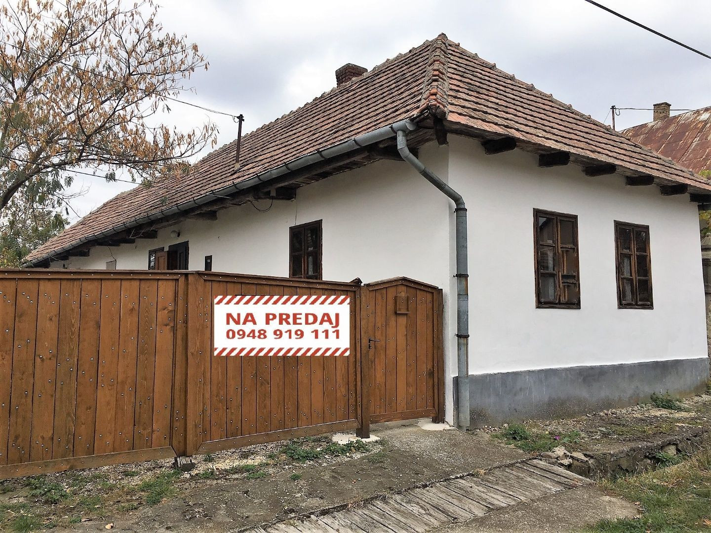 MAĎARSKO - FONY 2 IZBOVÝ RODINNÝ DOM S LETNOU KUCHYŇOU A VEĽKÝM POZEMKOM