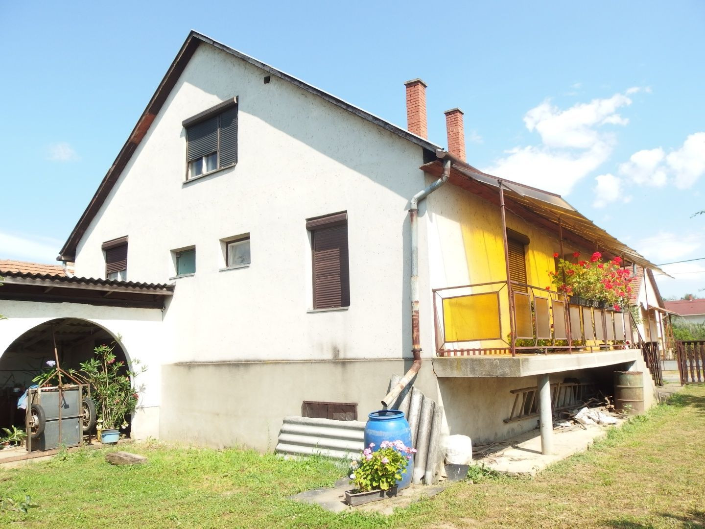 MAĎARSKO - HIDASNÉMETI -  5  IZBOVÝ PODPIVNIČENÝ RODINNÝ DOM, GARÁŽ, ZÁHRADA_Znížená cena