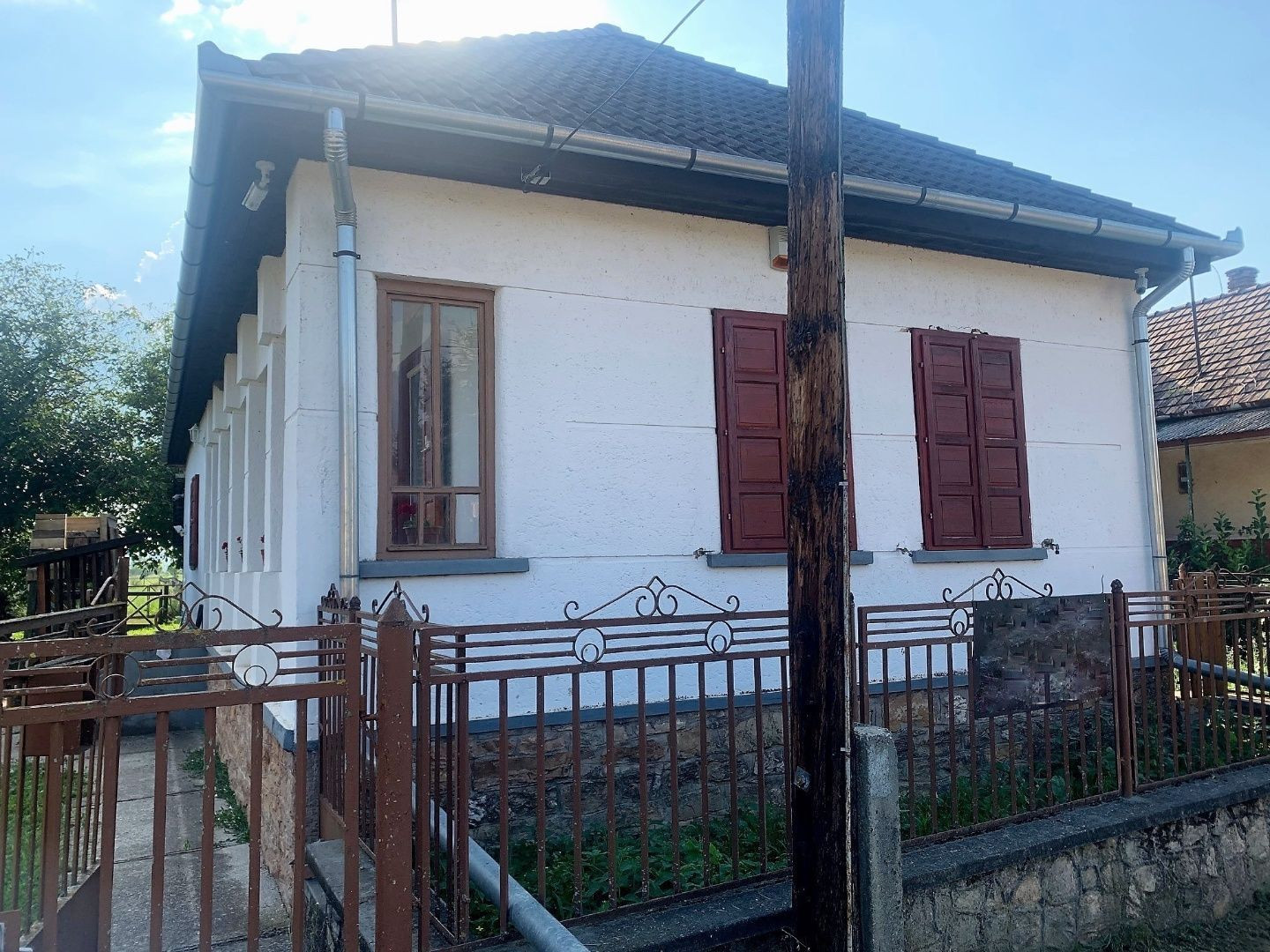 REZERVOVANÉ - MAĎARSKO - BÓDVARÁKÓ 3 IZBOVÝ RD PO REKONŠTRUKCII S NOVOU STRECHOU