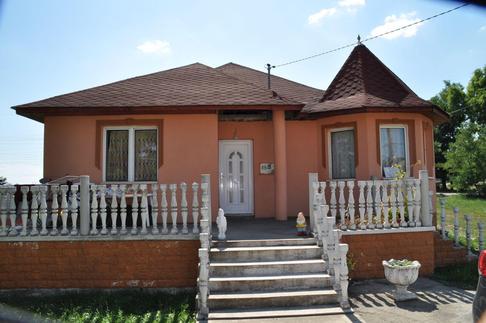 MAĎARSKO - ENCS PEKNÝ 3 IZBOVÝ DOM NA VEĽKOM POZEMKU..