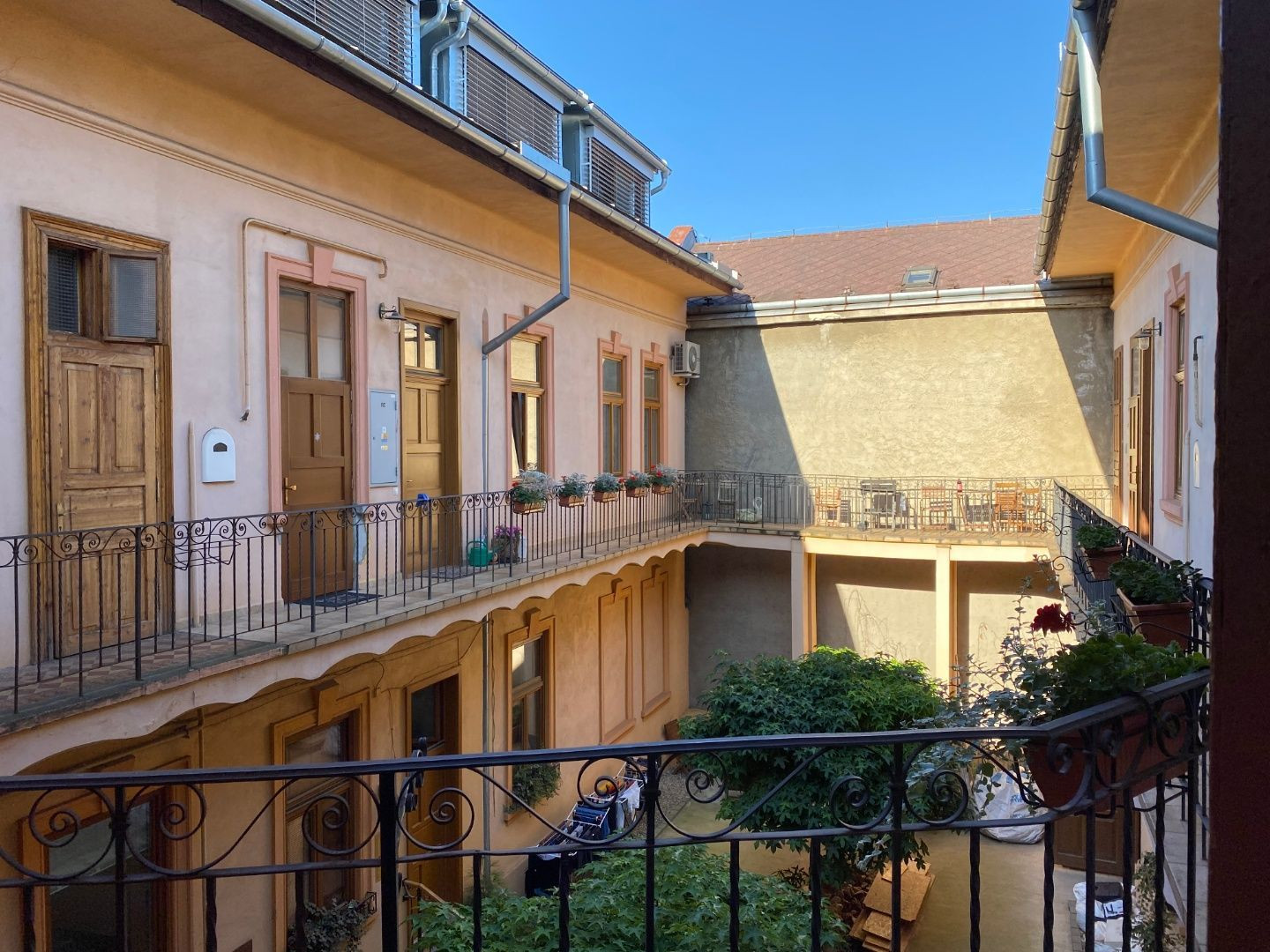 REZERVOVANÉ - CENTRUM MESTA TAJOVSKÉHO - 3 IZBOVÝ MODERNÝ BYT 89 M2.