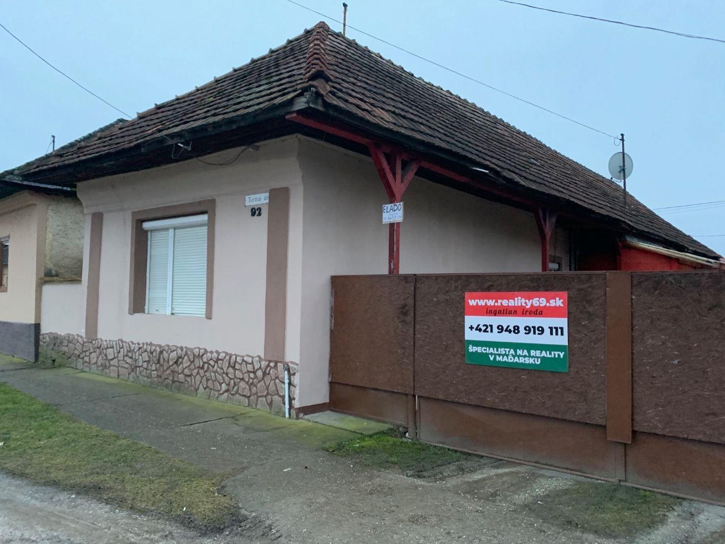 MAĎARSKO - HIDVEGARDÓ 3 IZBOVÝ RODINNÝ DOM V PEKNEJ LOKALITE