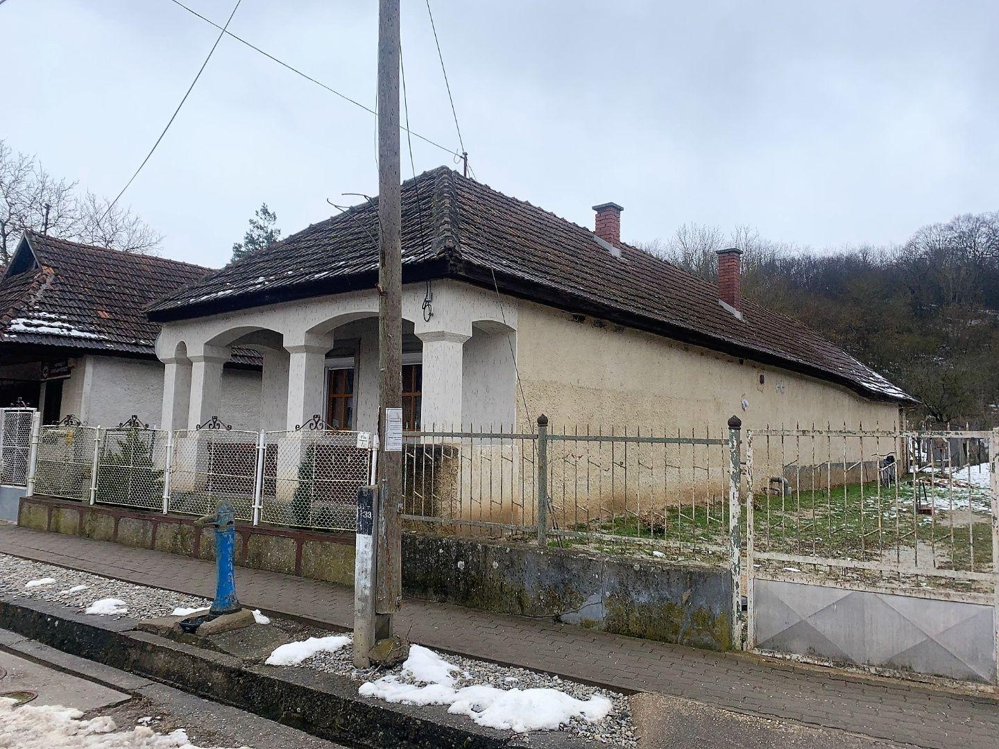 MAĎARSKO - MESZES DOM PO REKOŠTRUKCII -  2 IZBOVÝ DOM, POZEMOK 1.051 M2