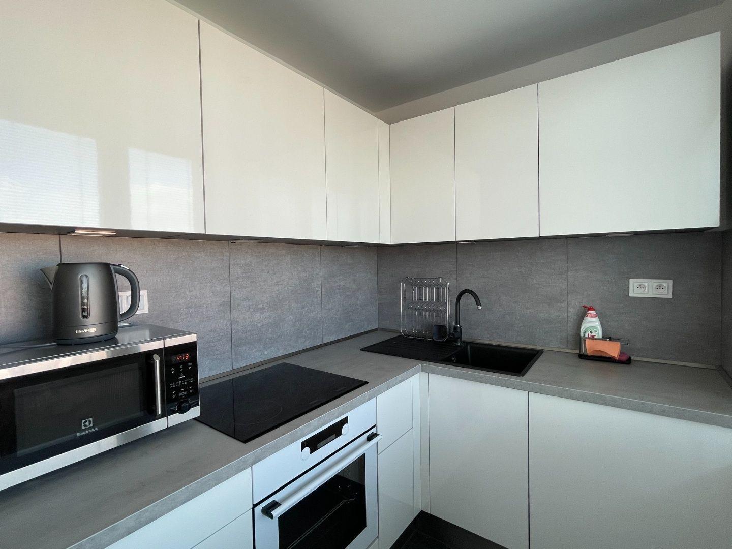 STARÉ MESTO - KUZMÁNYHO 4 IZBOVÝ BYT PO REKONŠTRUKCII VRÁTANE ZARIADENIA