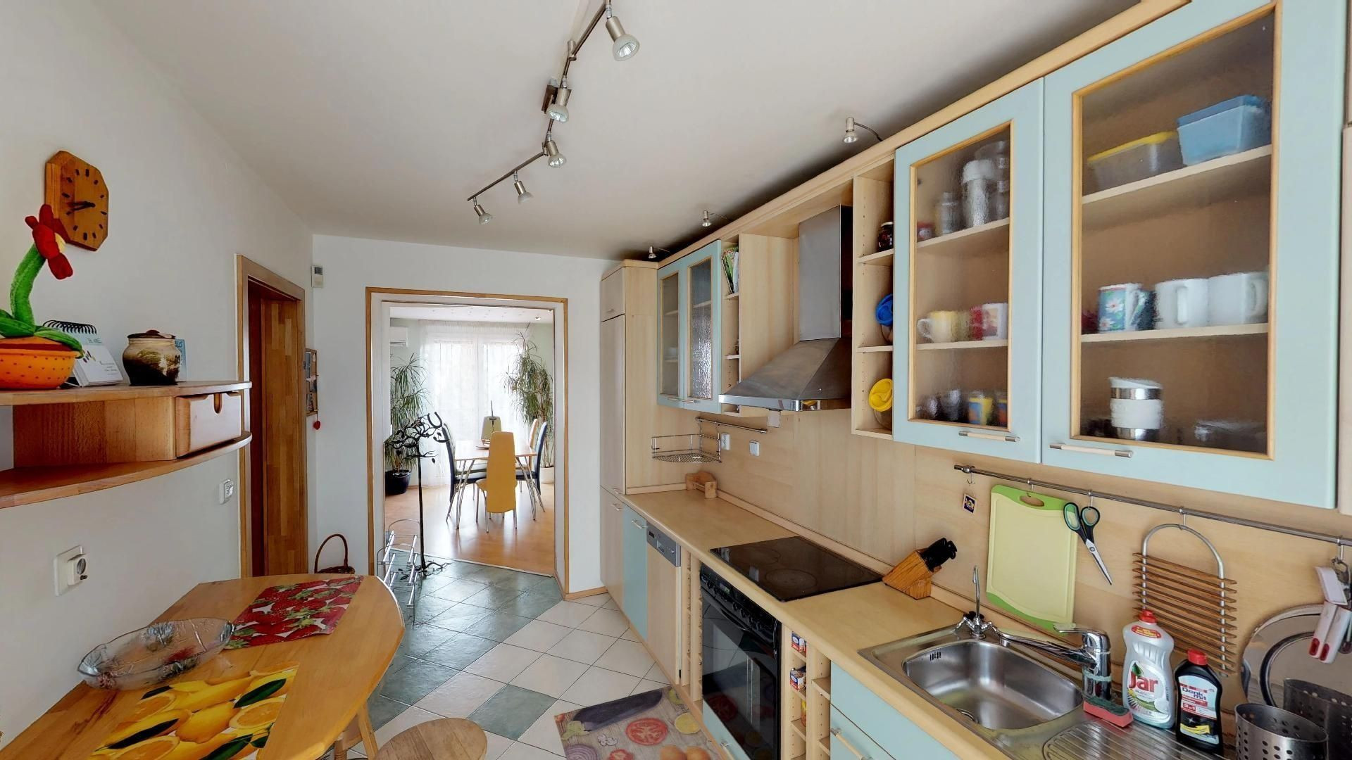 JUH - BREZOVÁ NADŠTANDARTNÝ MEZONET 170 M2 SO ZARIADENÍM