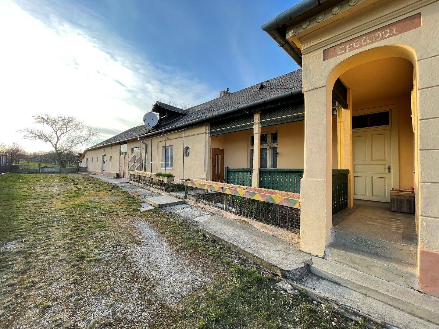 REZERVOVANÉ - KECHNEC - RODINNÝ DOM NA VÝBORNOM MIESTE, POZEMOK 1404 M2.