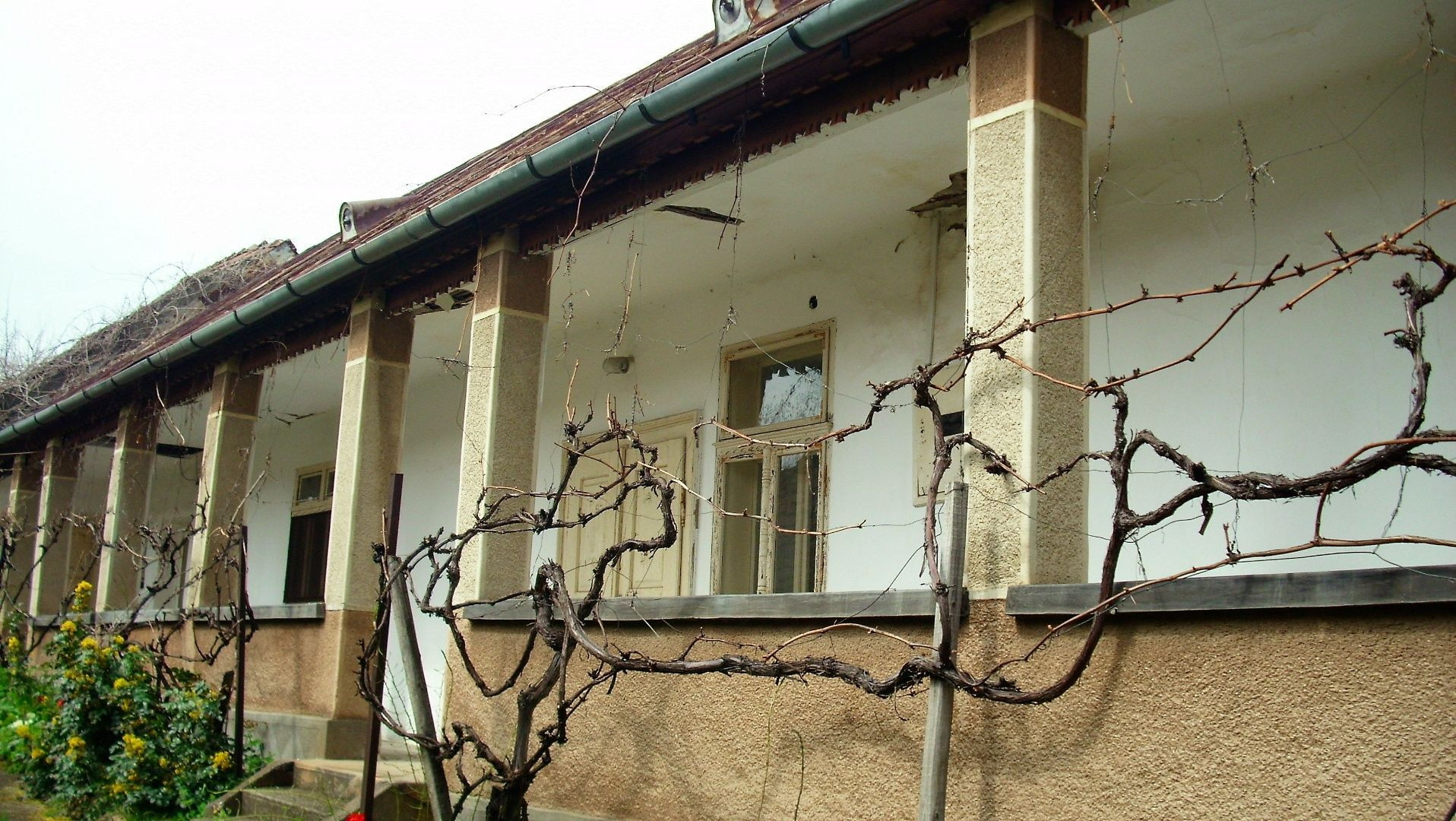 MAĎARSKO - FONY 2 IZBOVÝ RODINNÝ DOM S PEKNÝM POZEMKOM.