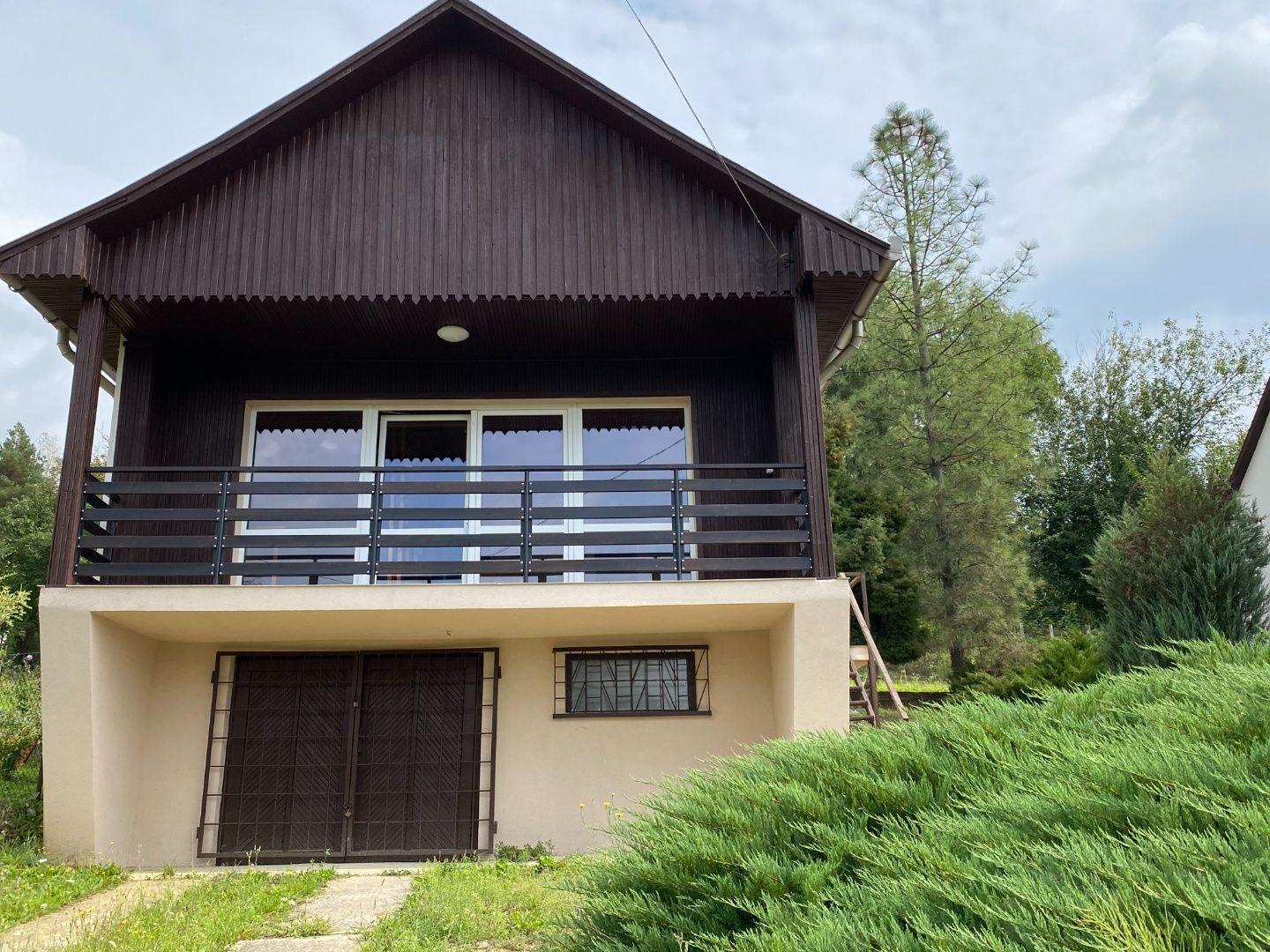 MAĎARSKO - JAZERO RAKACA - 2 IZBOVÁ CHATA S TOP VÝHĽADOM NA JAZERO S TERASOU.