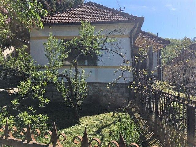 REZERVOVANÉ - MAĎARSKO - TRIZS - AGGTELEK 5  IZBOVÝ DOM, RYBNÍK, JAZERO, VINNÁ PIVNICA.