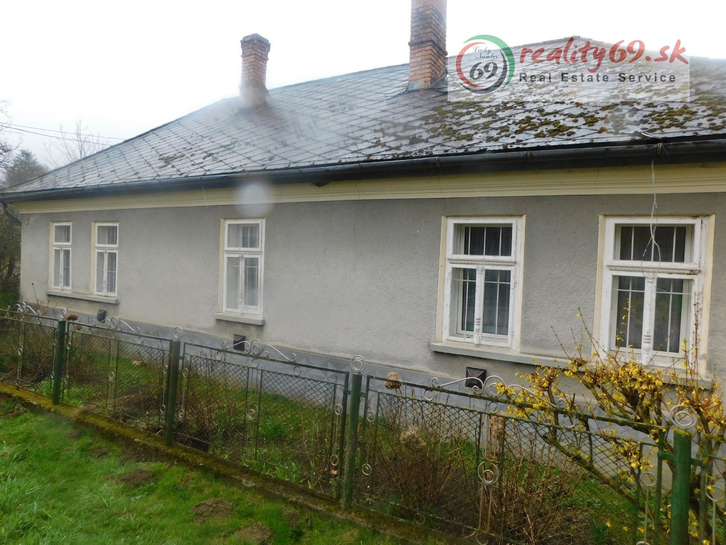 MAĎARSKO - KÉKED 3 IZBOVÝ RD V STREDE DEDINY S  POZEMOK 7348 M2