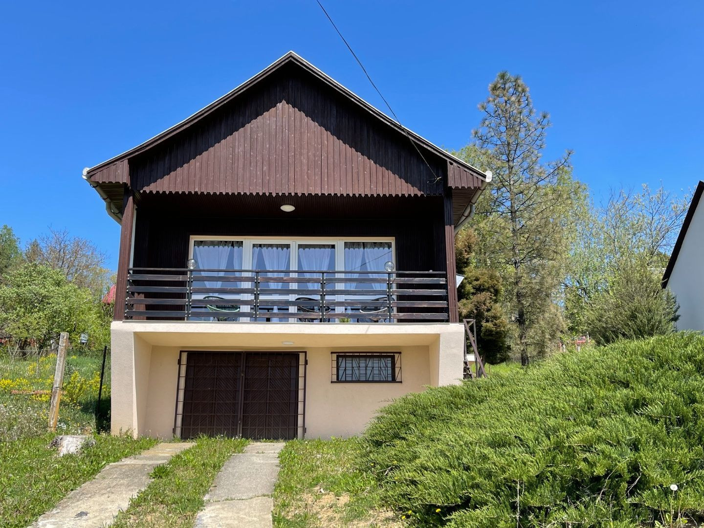 PREDANÉ - MAĎARSKO - JAZERO RAKACA - 2 IZBOVÁ CHATA S TOP VÝHĽADOM NA JAZERO S TERASOU.