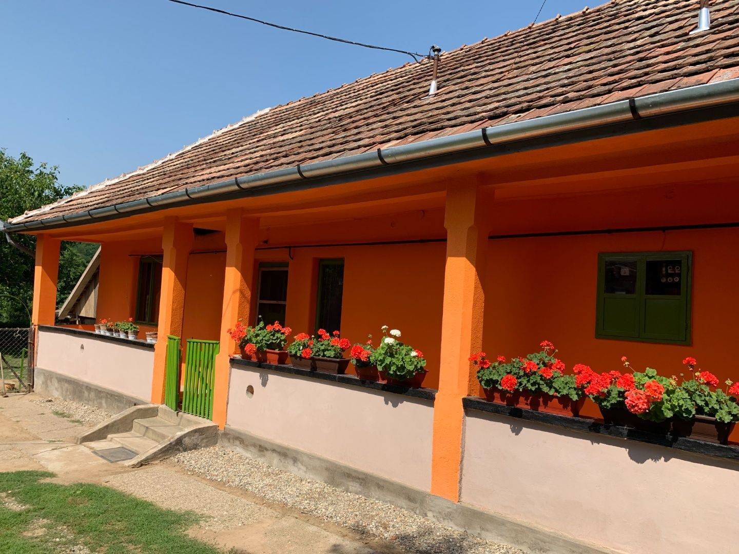 MAĎARSKO - ZSUJTA 25 KM OD KOŠIC KRÁSNY TEHLOVÝ DOM, RYBÁRSKE PROSTREDIE, RELAX.