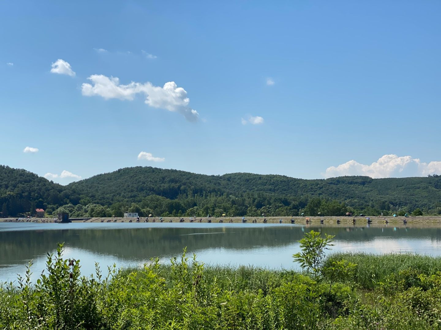 MAĎARSKO - JAZERO RAKACA  STAVEBNÝ POZEMOK 201 M2 - IS NA POZEMKU.