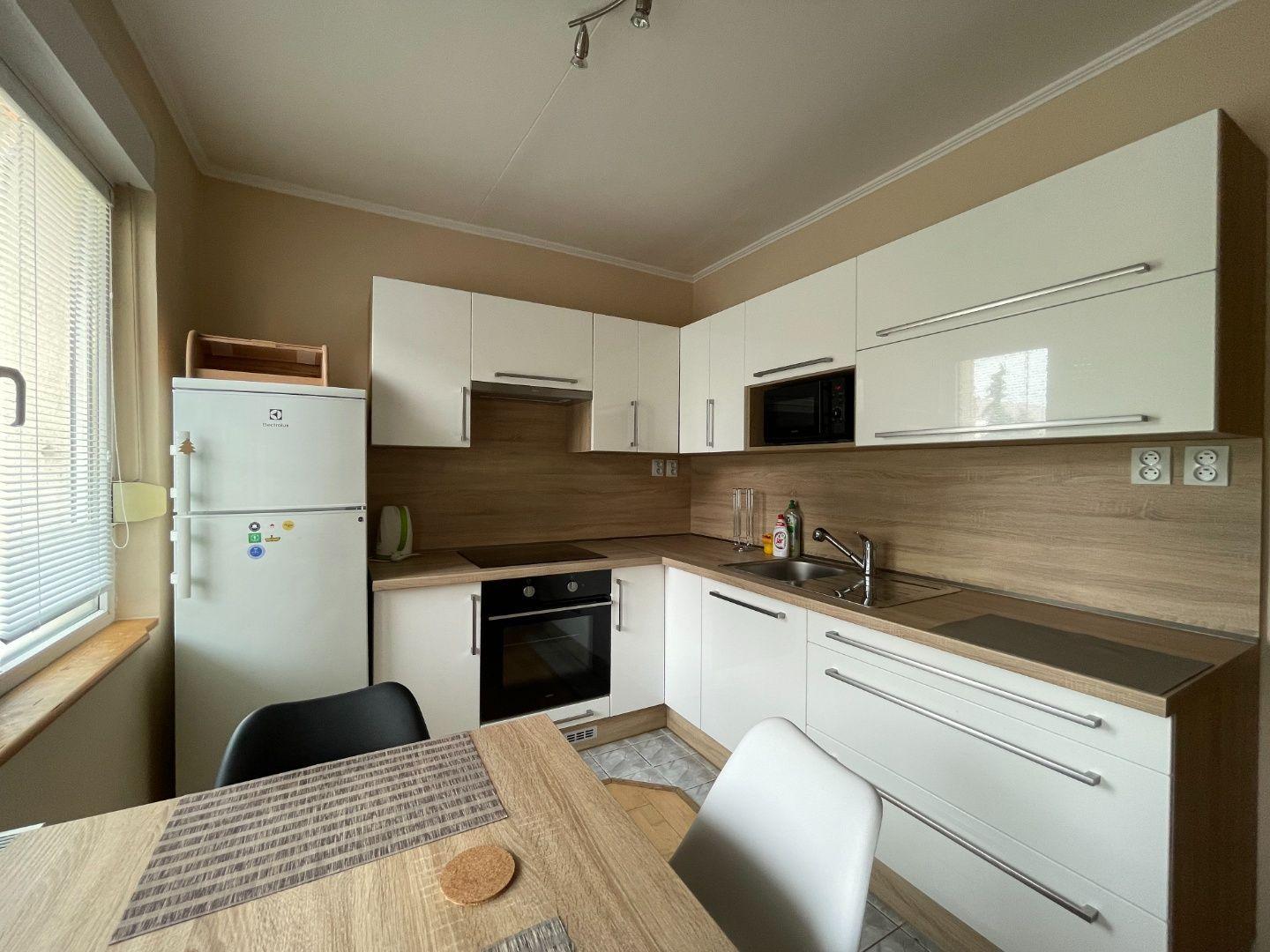 JUH - FIBICHOVÁ PRI AUPARKU 2 IZBOVÝ BYT VRÁTANE ZARIADENIA K DISPOZÍCIÍ IHNEĎ