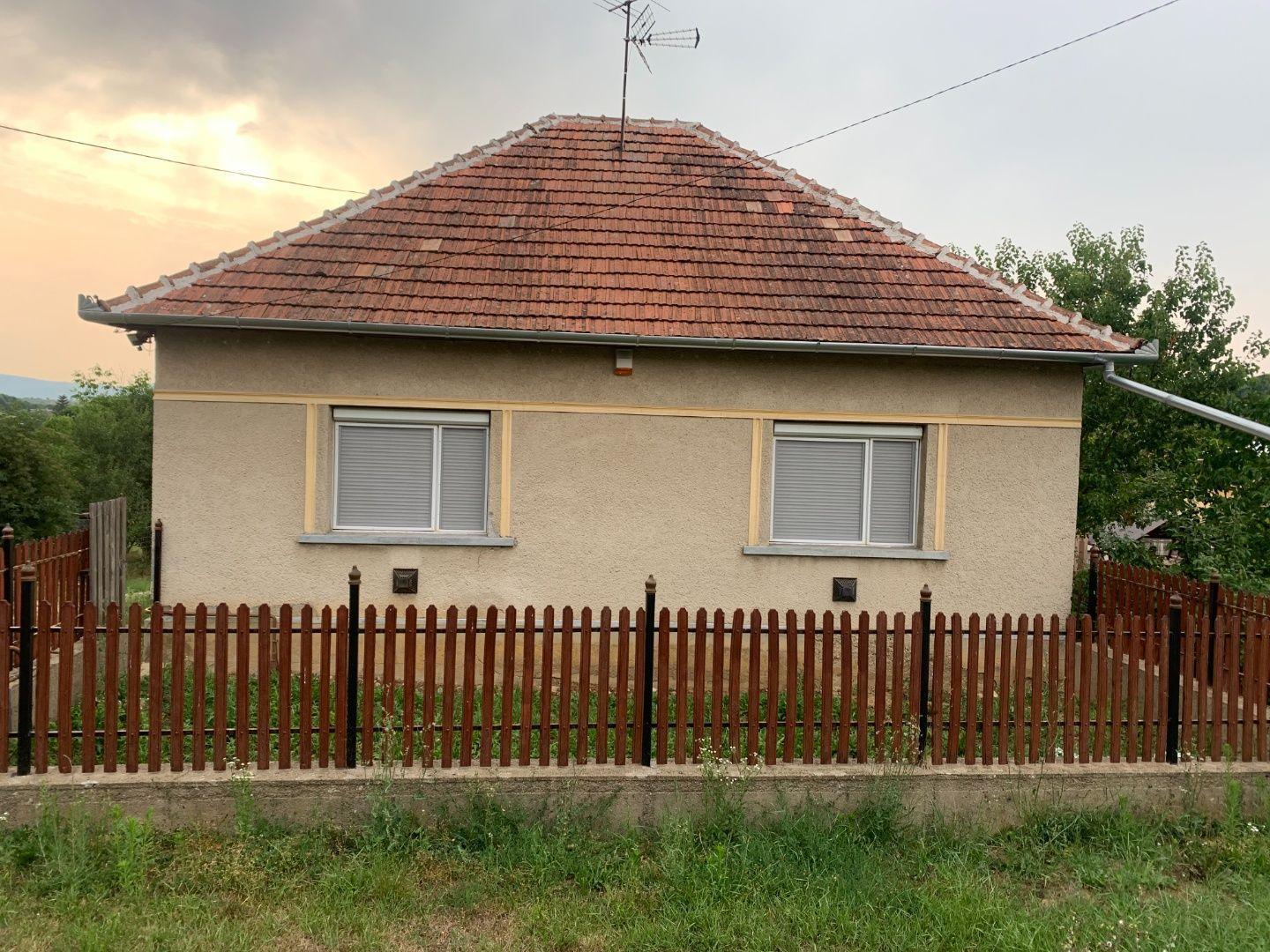 REZERVOVANÉ -  GALVÁCS - PEKNÝ DOM S GARÁŽOU V KRÁSNOM PROSTREDÍ