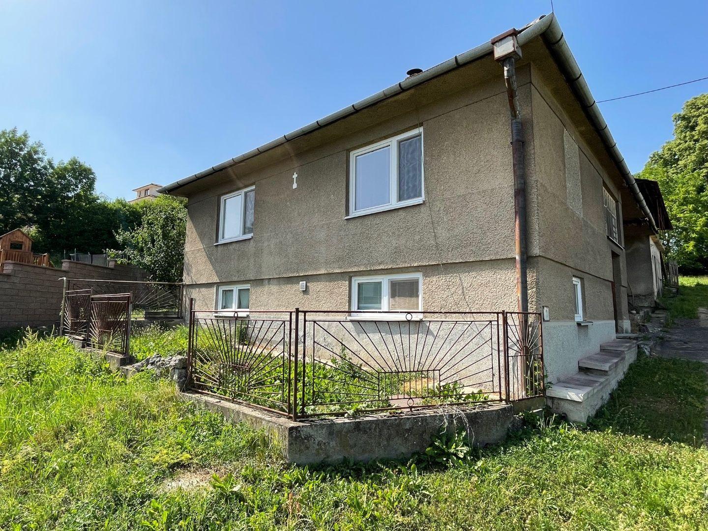 BENIAKOVCE - 3 IZBOVÝ RD, 1106 M2, VHODNÝ NA REKONŠTRUKCIU.