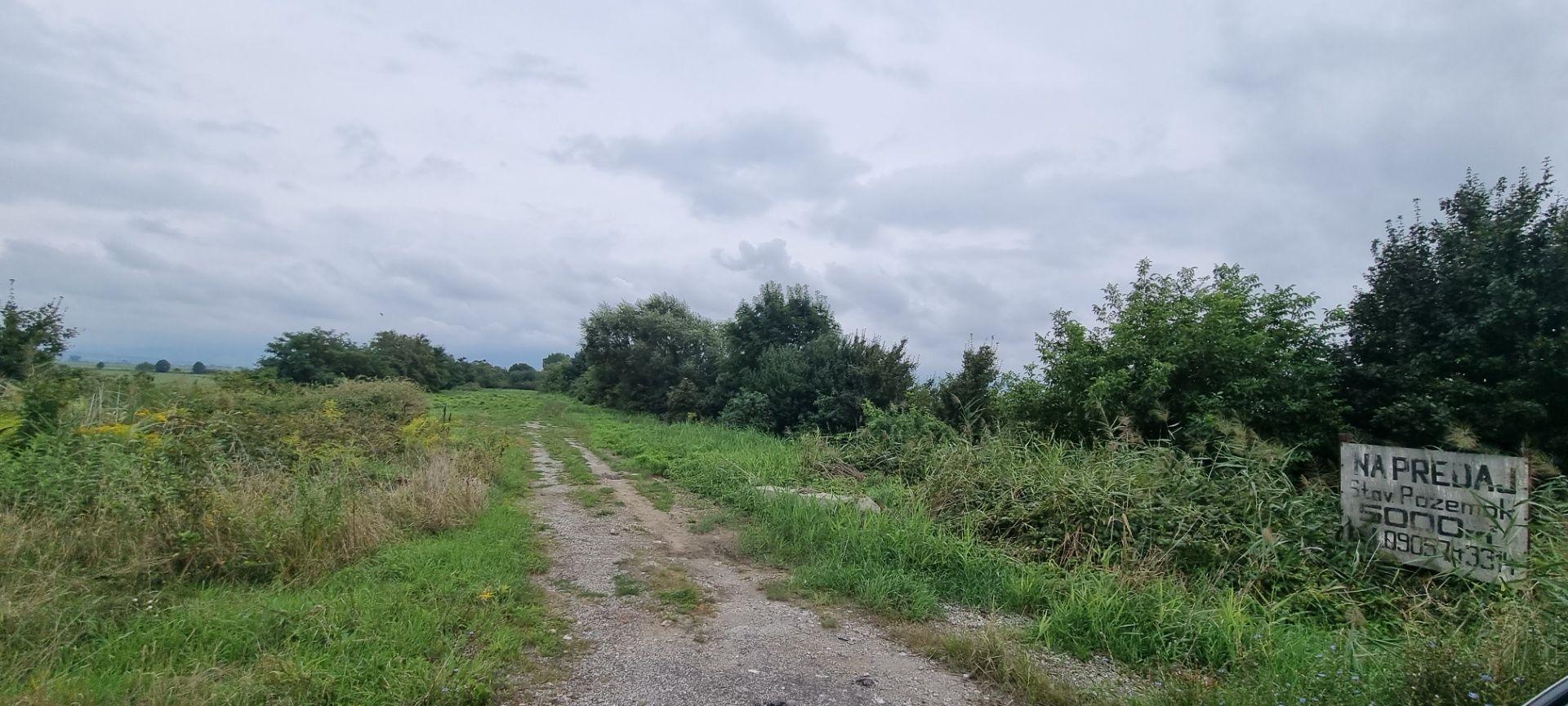 HANISKA - ROVINATÝ POZEMOK NA PODNIKANIE 4.855 M2