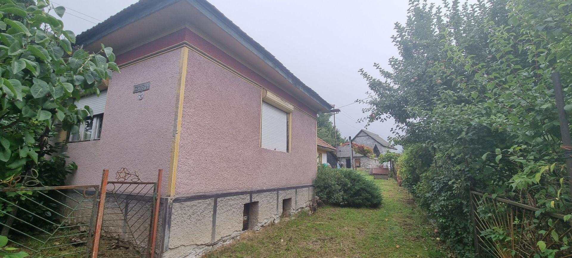 MAĎARSKO - HOLLÓHÁZA GAZDOVSKÝ DOM 5000 m2 POZEMKOM