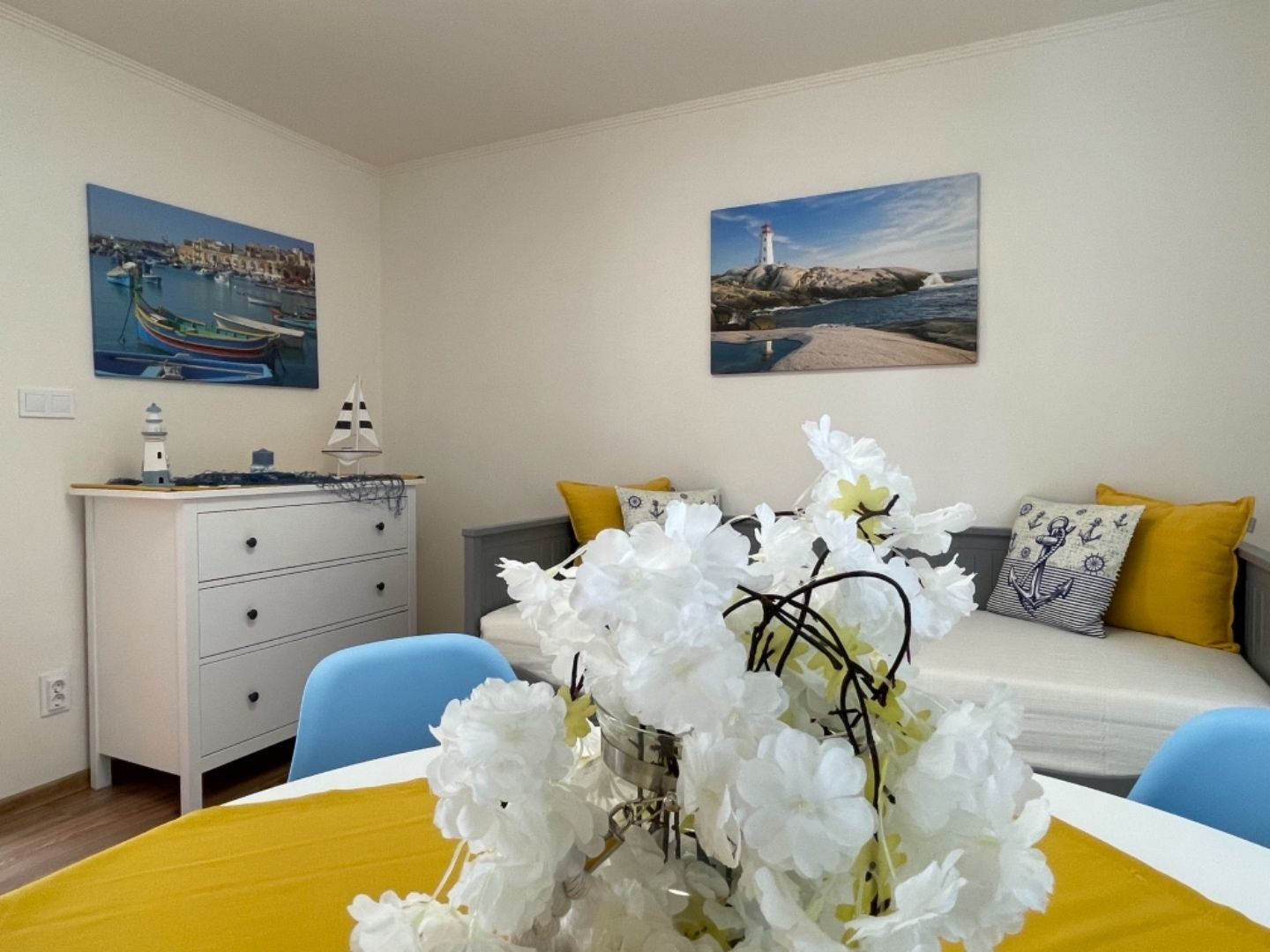 MAĎARSKO - JAZERO RAKACA - 3 IZBOVÁ CHATA S TERASOU.