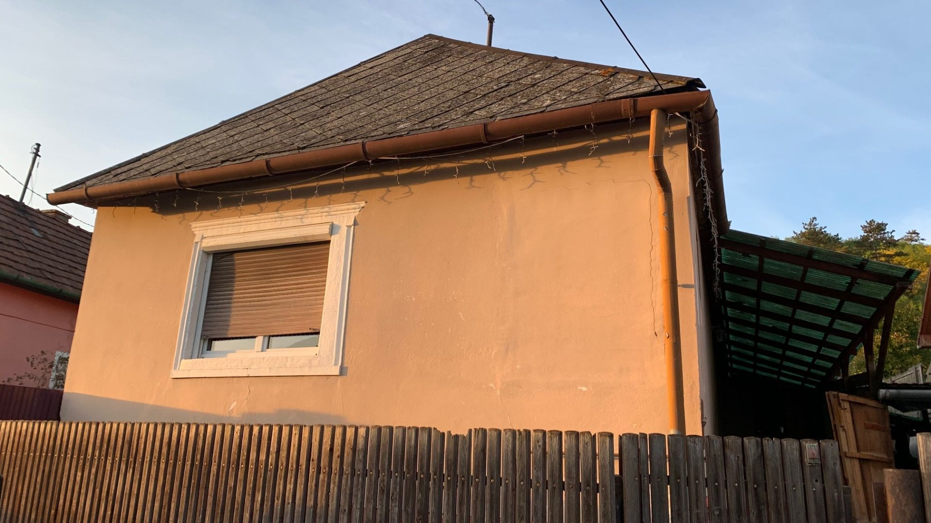 MAĎARSKO - SZENDRŐ 3 IZBOVÝ ZREKONŠTRUAVANÝ RODINNÝ DOM