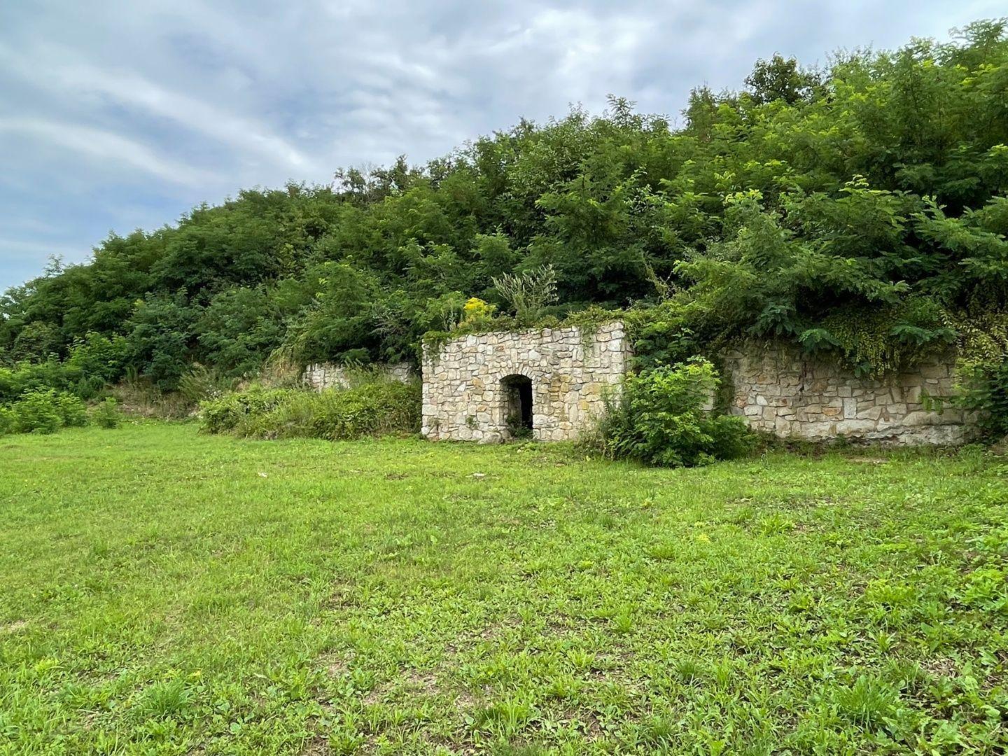 REZERVOVANÉ - MAĎARSKO - ABAÚJVÁR  NAJKRAJŠÍ STAVEBNÝ POZEMOK 1668 M2, VŠETKY IS.