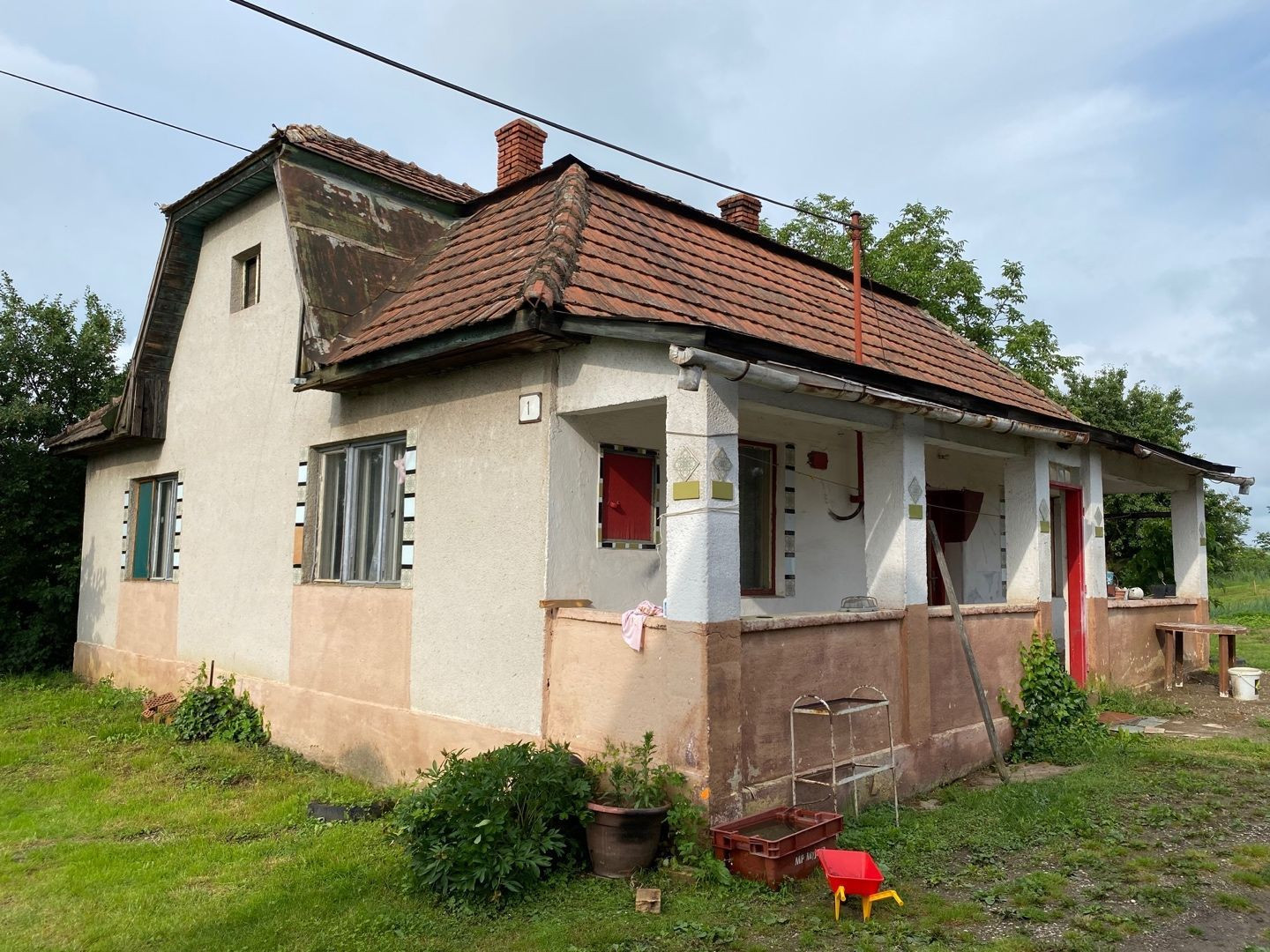 PERÍN CHÝM – STARŠÍ 3 IZBOVÝ RODINNÝ DOM