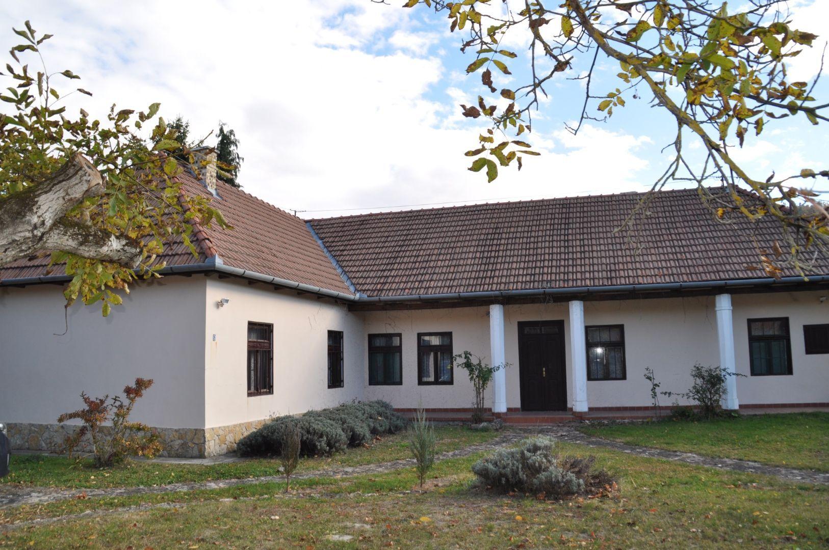 REZERVOVANÉ - MAĎARSKO - VAGASHUTA - ZARIADENÁ 3 IZBOVÁ CHALUPA PO REKONŠTRUKCII, V TICHOM PROSTREDÍ.