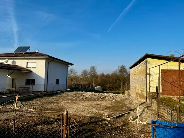 RUSKOV - STAVEBNÝ POZEMOK 1.461 M2 - VHODNÝ NA STAVBU RD.