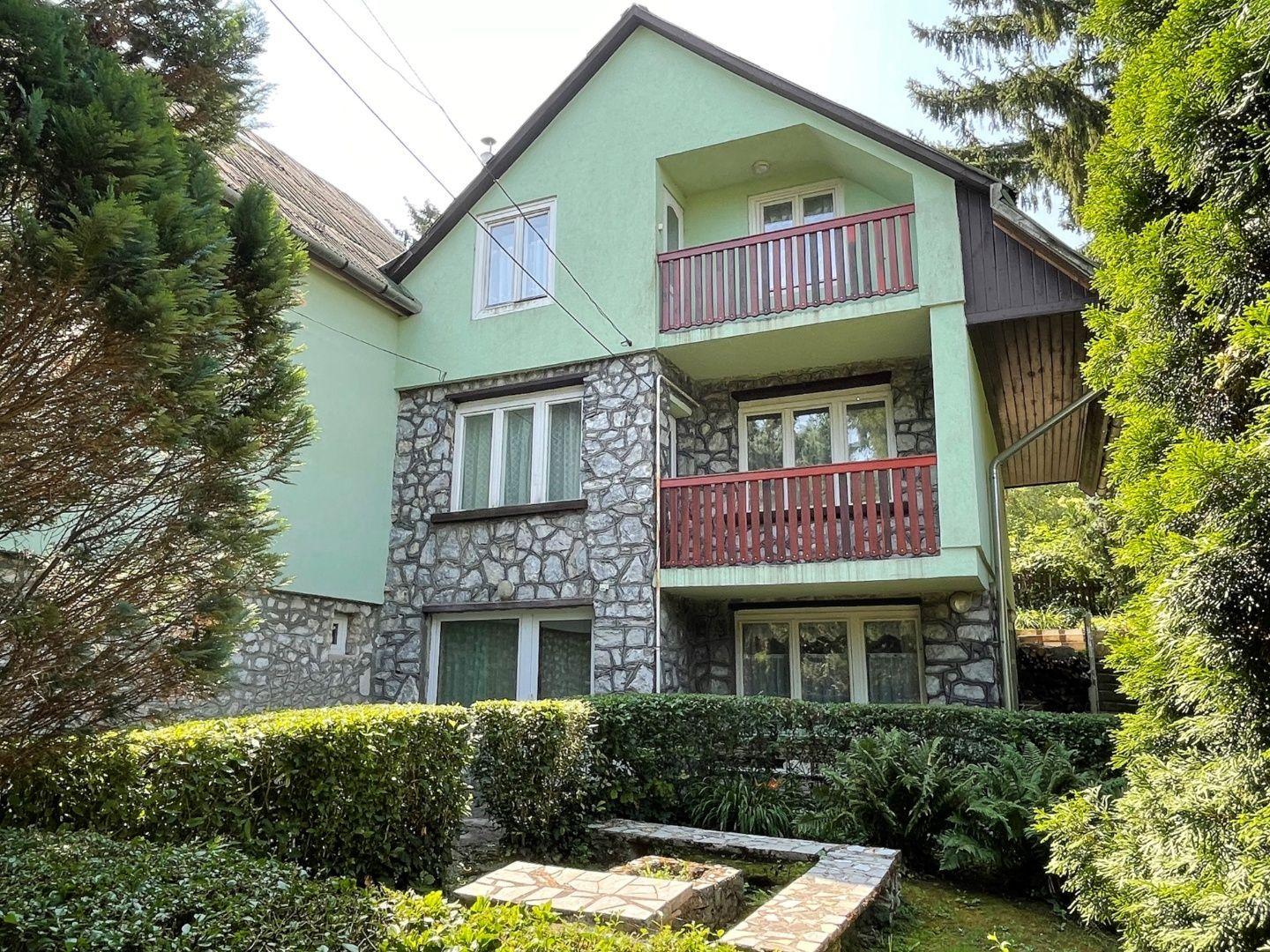 MAĎARSKO - MISKOLTAPOLCA - PRIESTRANNÝ APARTMÁNOVÝ RD NA PEKNOM POZEMKU.