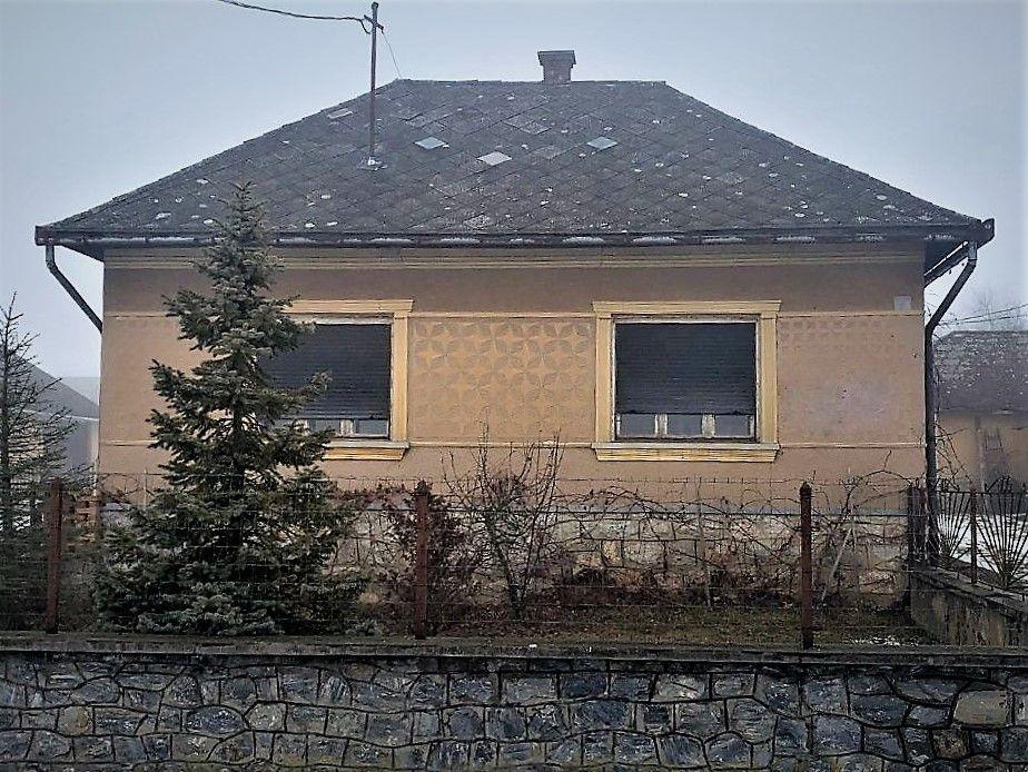 MAĎARSKO - TORNASZENTJAKAB 3 IZBOVÝ RD S LETNOU KUCHYŇOU A HOSPODÁRSKOU BUDOVOU