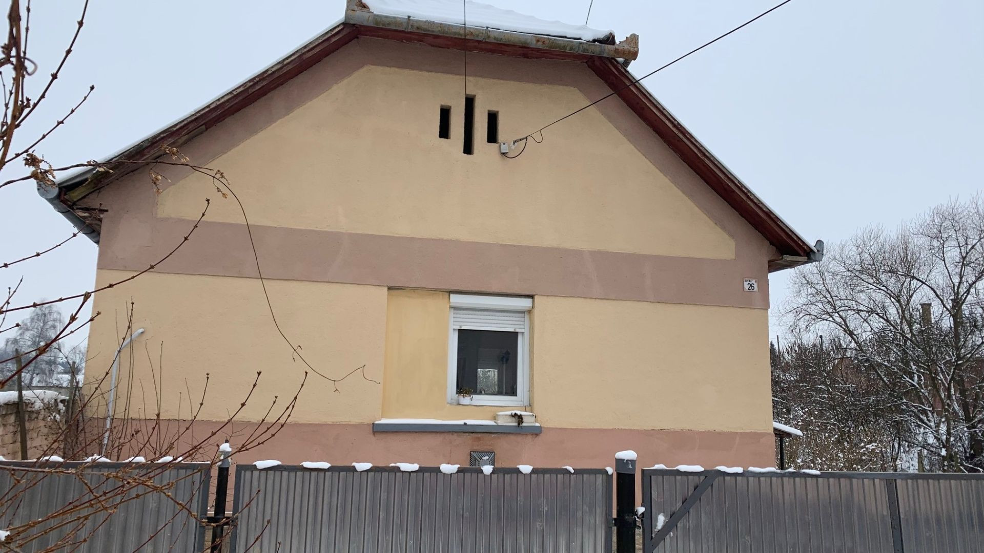 MAĎARSKO - SZENDRŐ - 2 IZBOVÝ ČIASTOČNE ZREKONŠTRUOVANÝ RODINNÝ DOM