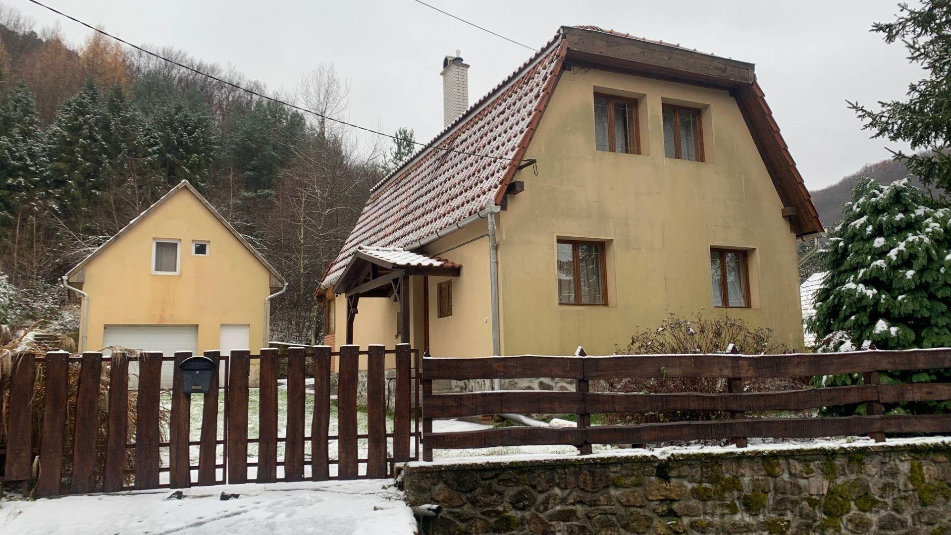 MAĎARSKO - NAGYHUTA LUXUSNÝ 4 IZBOVÝ RD S GARÁŽOU S OBYTNÝM PODKROVÍM