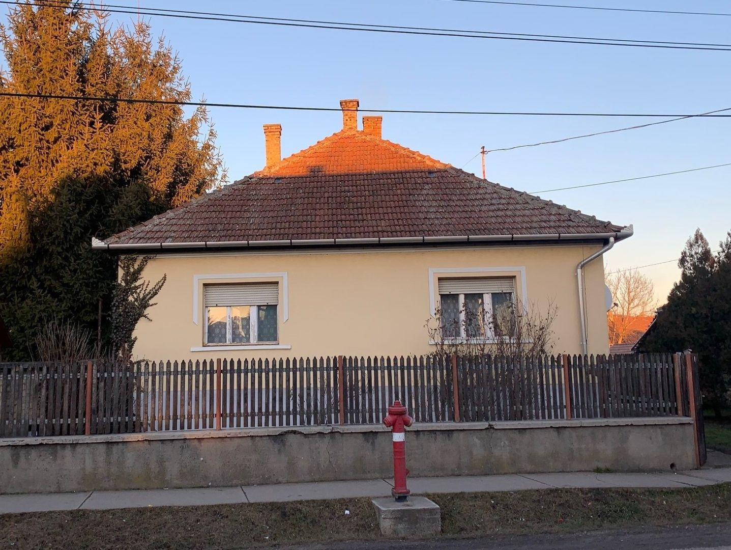 MAĎARSKO - SZENDRO - PEKNÝ 3 IZBOVÝ ZATEPLENÝ RODINNÝ DOM.