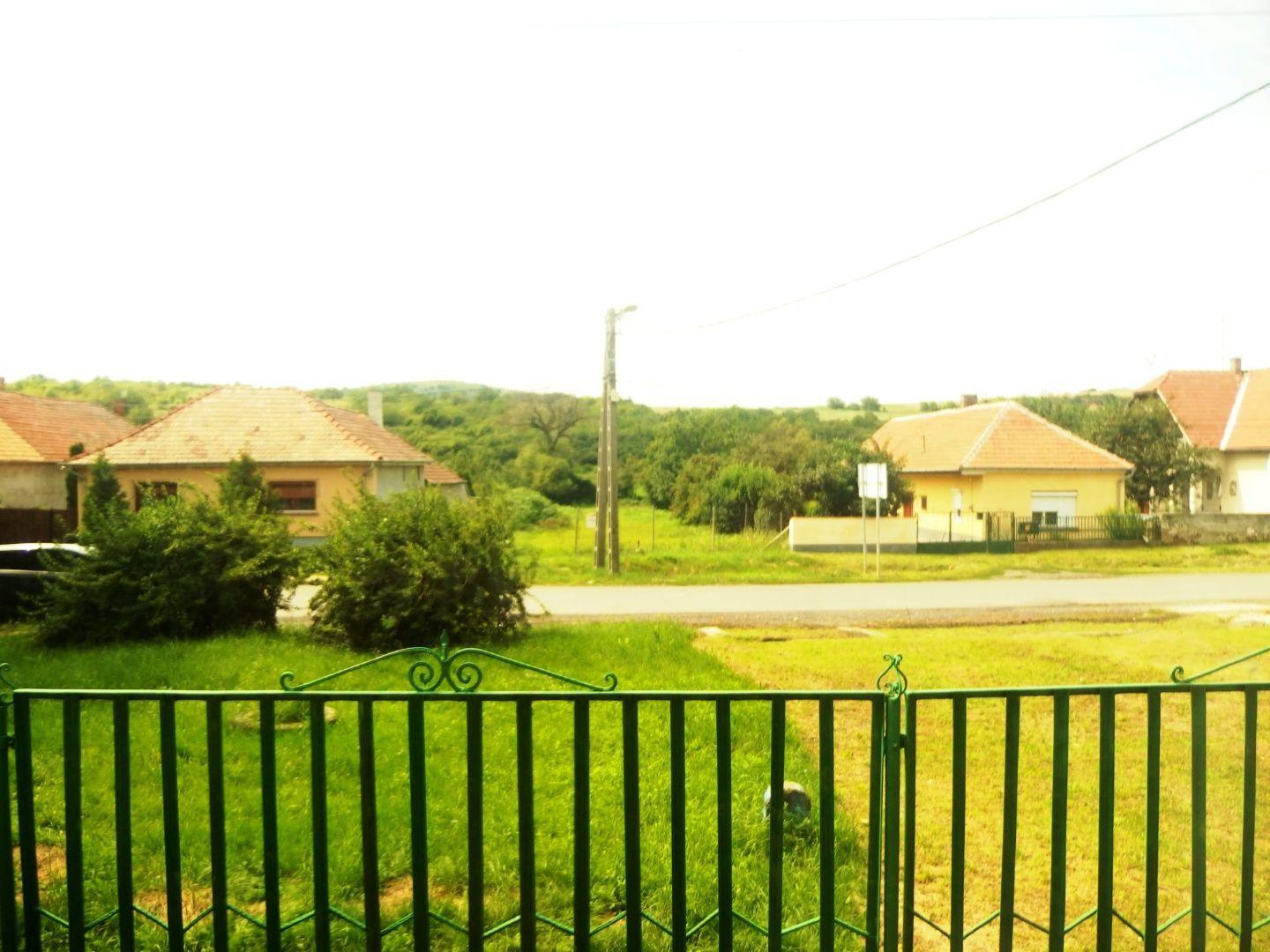 MAĎARSKO - ABAÚJSZÁNTÓ  STAVEBNÝ POZEMOK 1.108 M2 S IS  V LONE TOKAJSKEJ PRÍRODY.