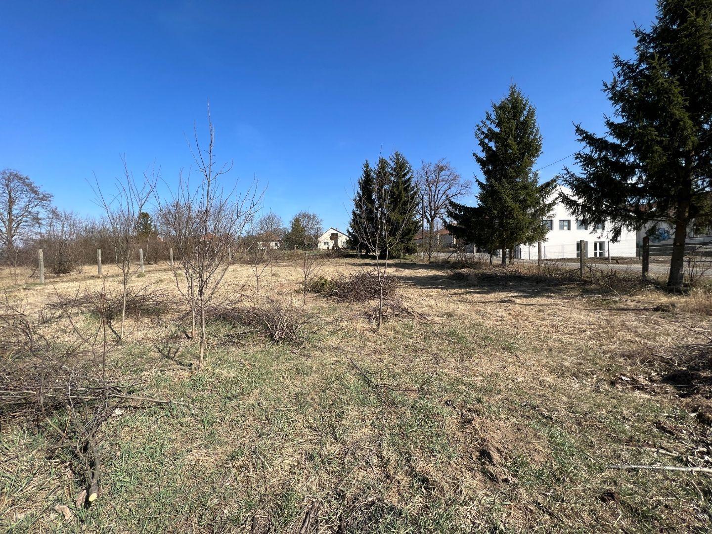 MAĎARSKO - GONCRUZSKA -  STAVEBNÝ POZEMOK NA VÝBORNOM MIESTE 1200 M2