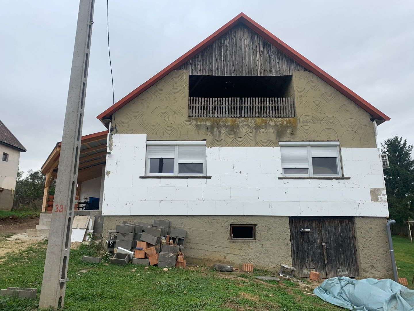 MAĎARSKO - LAK PEKNÝ 2 IZBOVÝ ZREKONŠTRUOVANÝ RD S GARÁŽOU