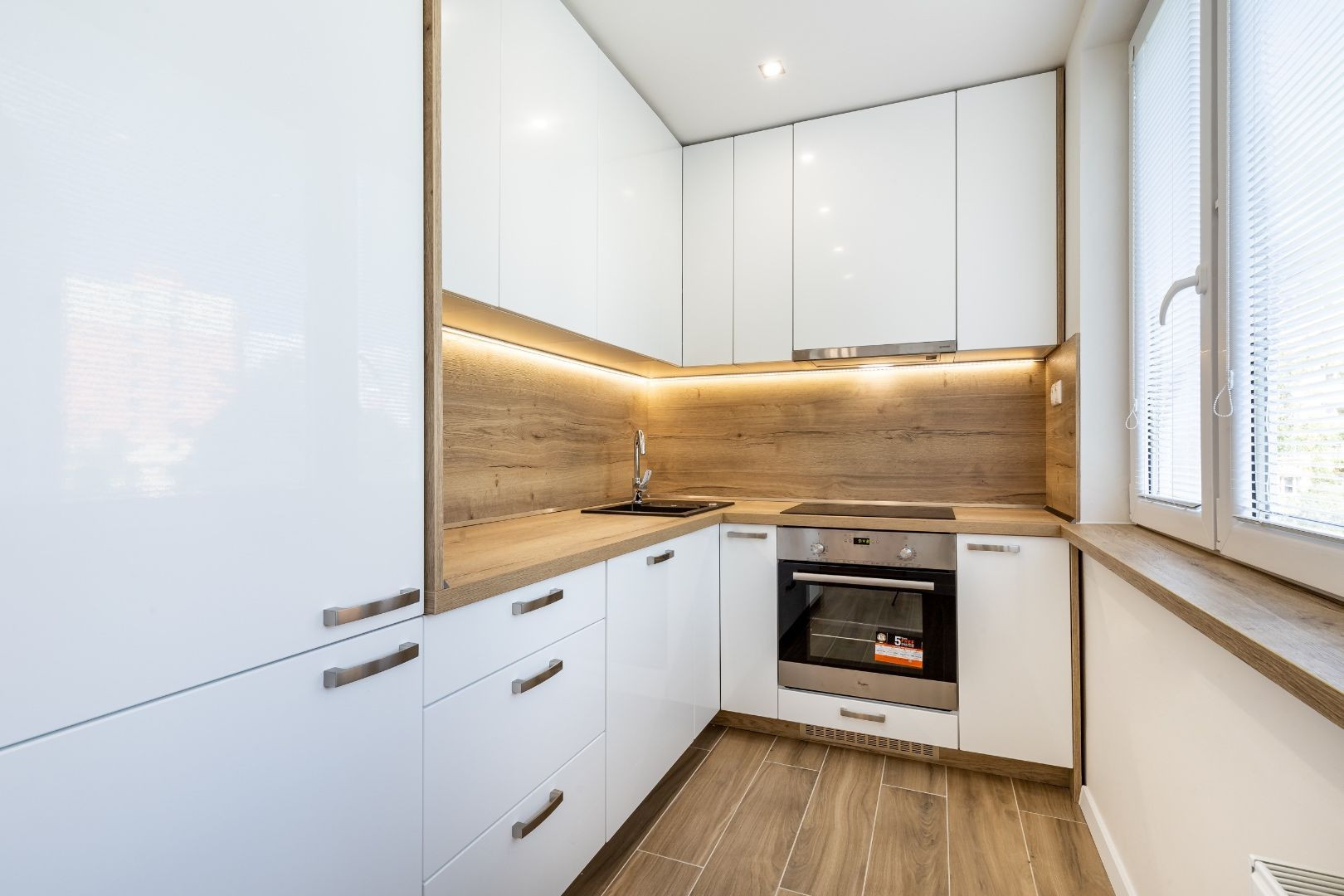 REZERVOVANÉ - TERASA - BERNOLÁKOVÁ 3 IZBOVÝ ZREKONŠTRUOVANÝ BYT 3/8 POSCHODIE, 68M2 NOVÁ REKONŠTRUKCIA, LODŽIA