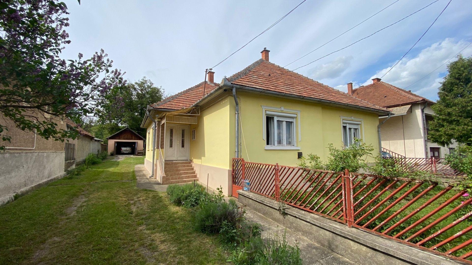 REZERVOVANÝ - MAĎARSKO - SZUHOGY PEKNÝ 3 IZBOVÝ RODINNÝ DOM S GARÁŽOU