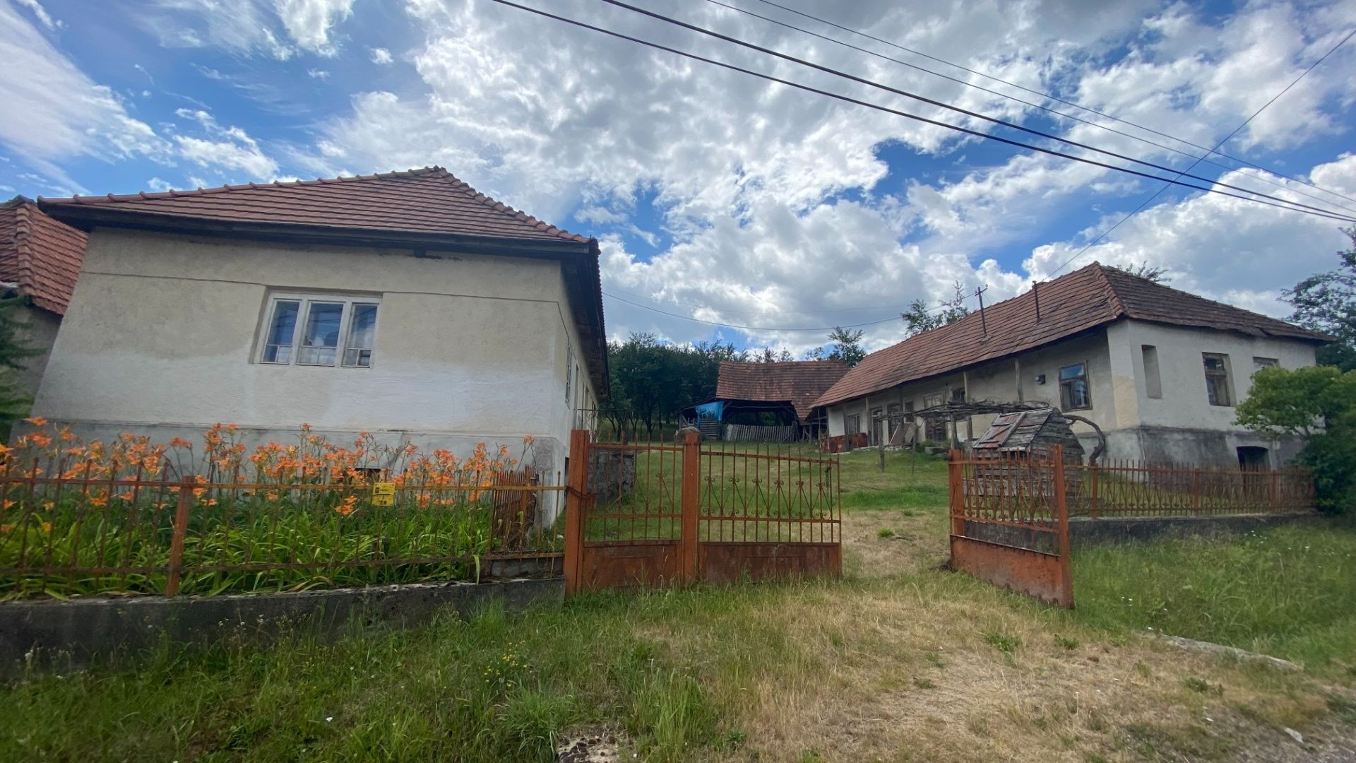 MAĎARSKO - FELSŐTELEKES 2 SEDLIACKE DOMY NA JEDNOM POZEMKU