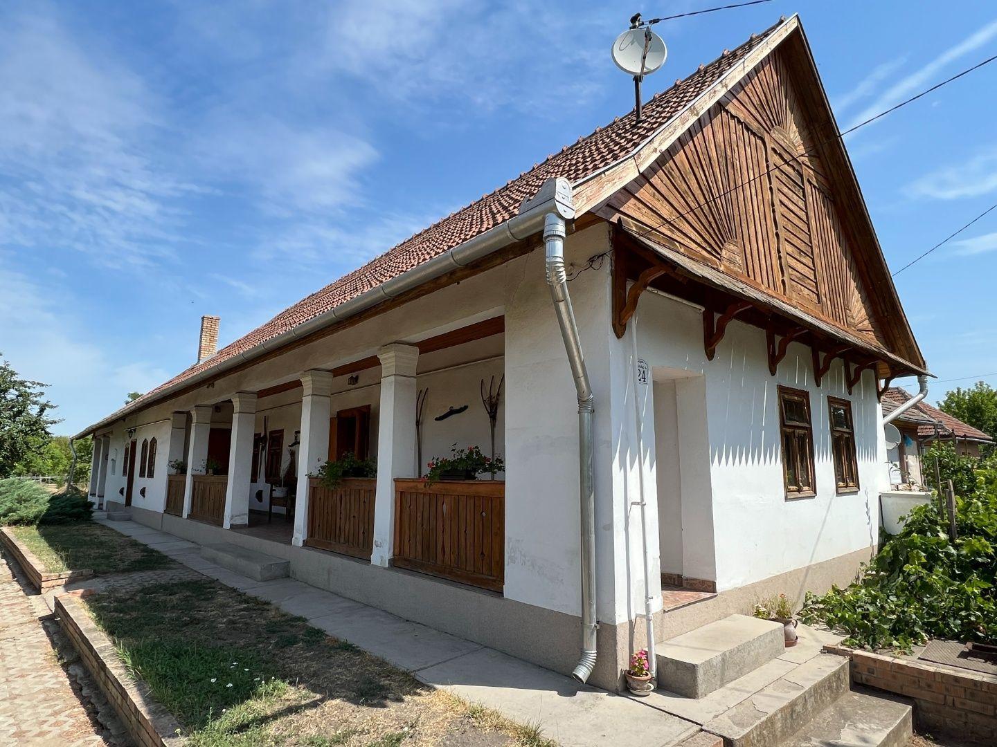 MAĎARSKO - EGERLOVO  - KRÁSNÝ SEDLIACKÝ DOM PO KOMPLETNEJ REKONŠTRUKCII.