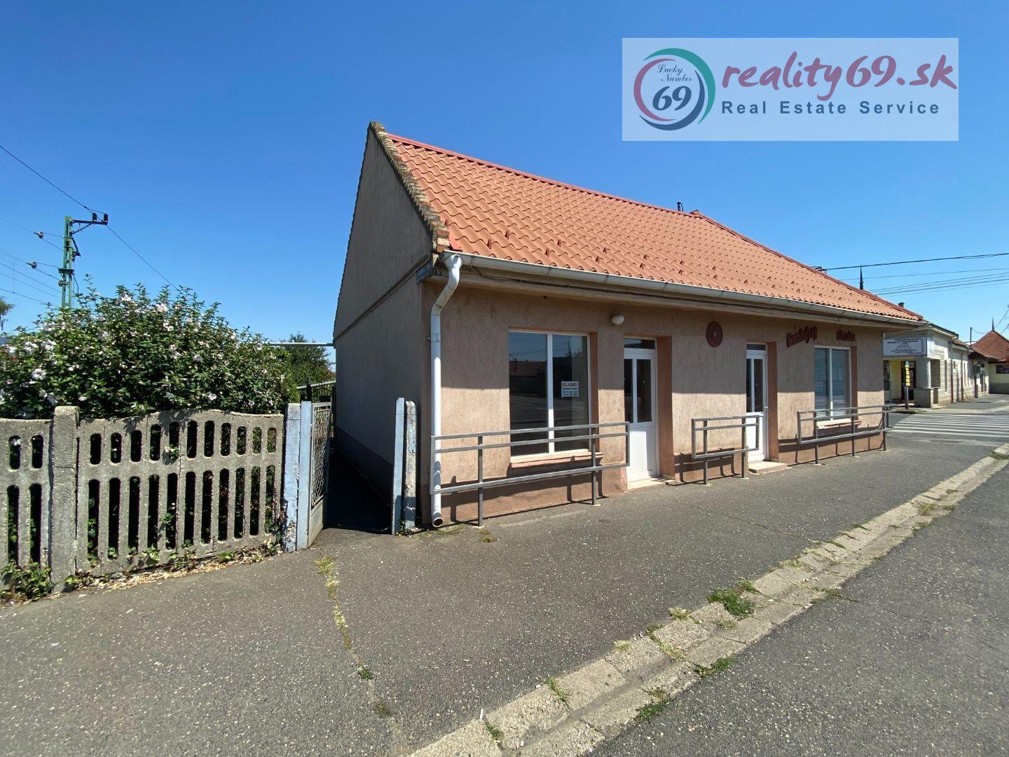 MAĎARSKO - ENCS - POLYFUNKČNÁ BUDOVA S 3 IZBOVÝM BYTOM