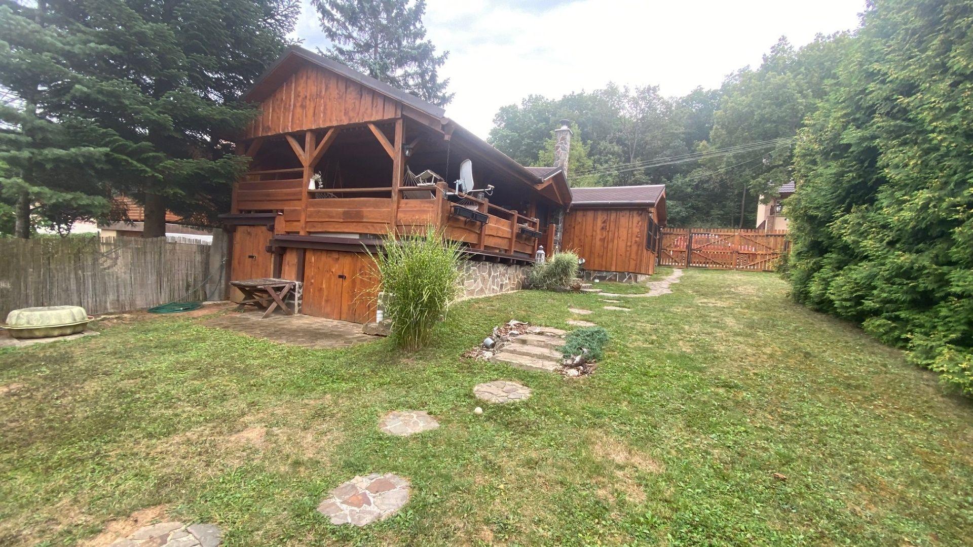 MAĎARSKO - LUXUSNÁ CHATA S LETNOU KUCHYŇOU A BAZÉNOM