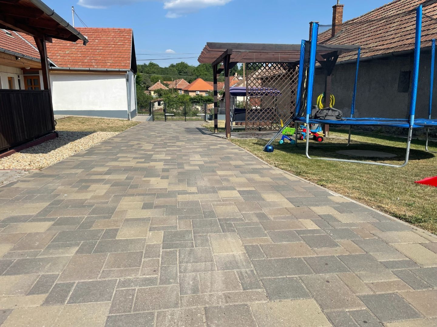 MAĎARSKO - ENCS - PEKNÝ RD ROZDELENÝ NA TRI ČASTI