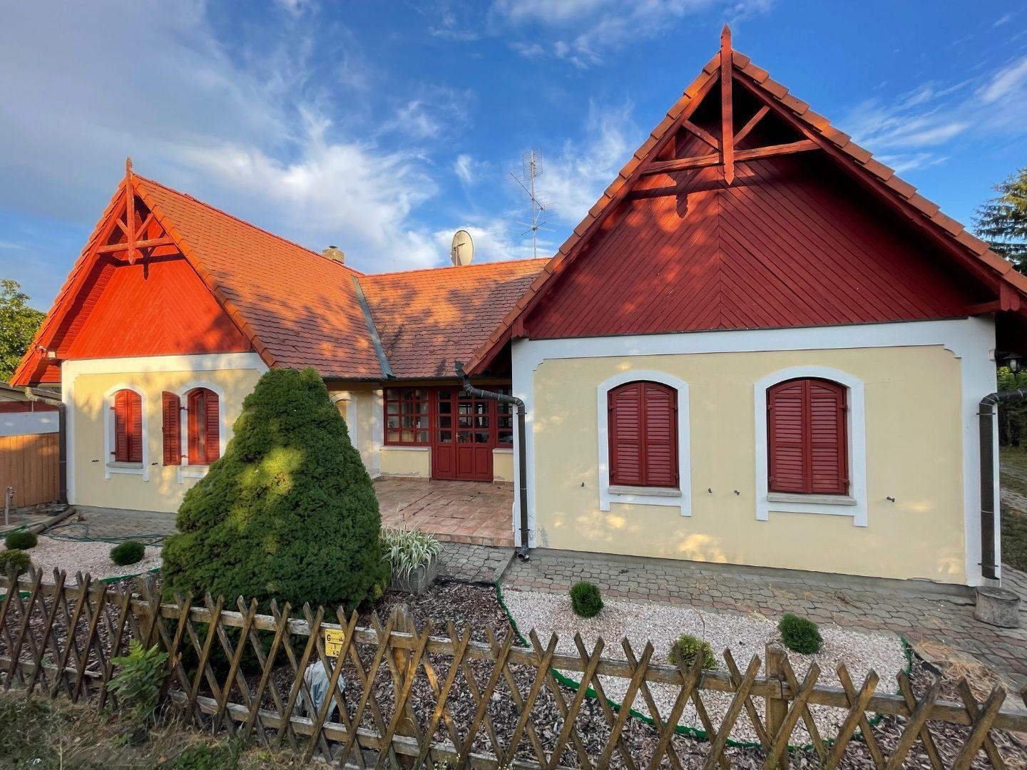 MAĎARSKO - VEZSENY - SZOLNOK - 4 IZBOVÝ RD PRI TISZE SUPER STAV.