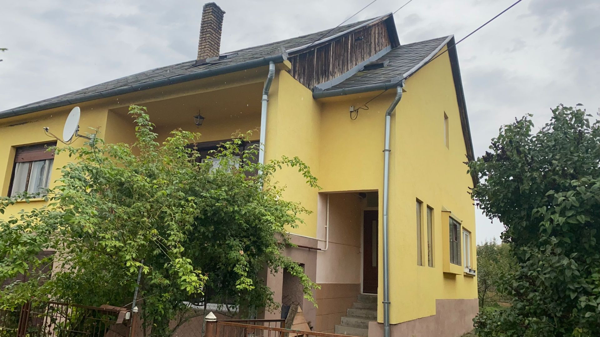 MAĎARSKO - SZALONNA PEKNÝ 3 IZBOVÝ RODINNÝ DOM S GARÁŽOU