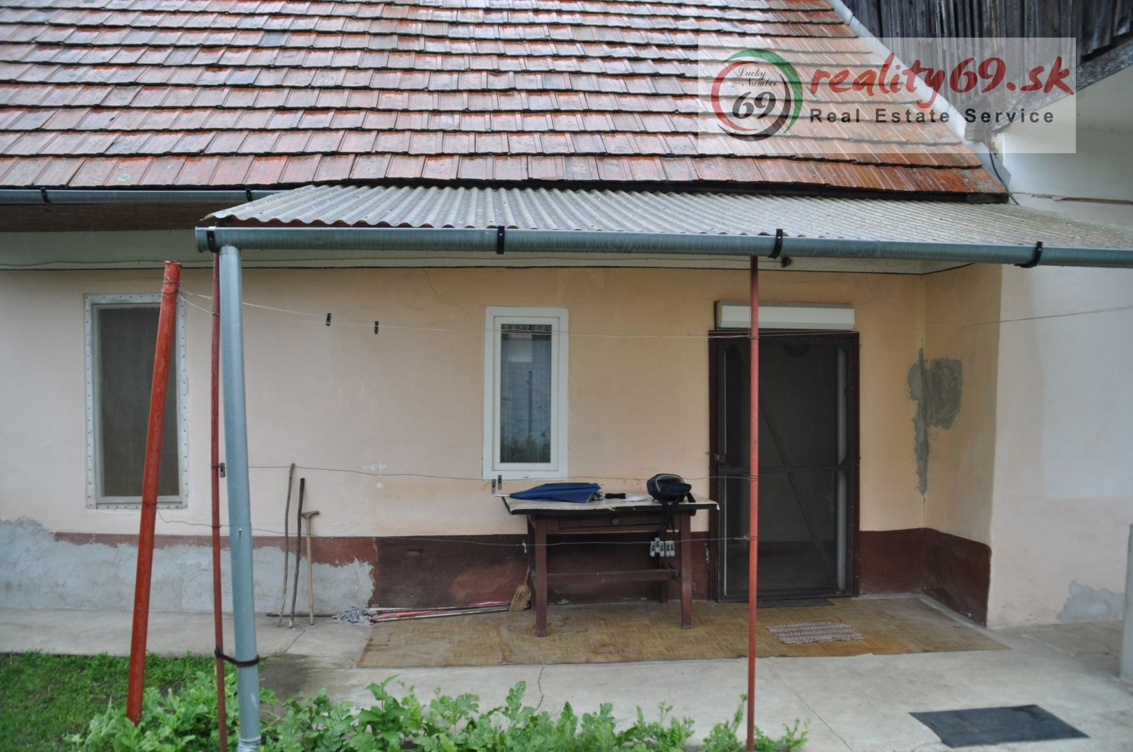 MAĎARSKO - HIDASNÉMETI  PEKNÝ 3 IZBOVÝ RD SO ZÁHRADOU