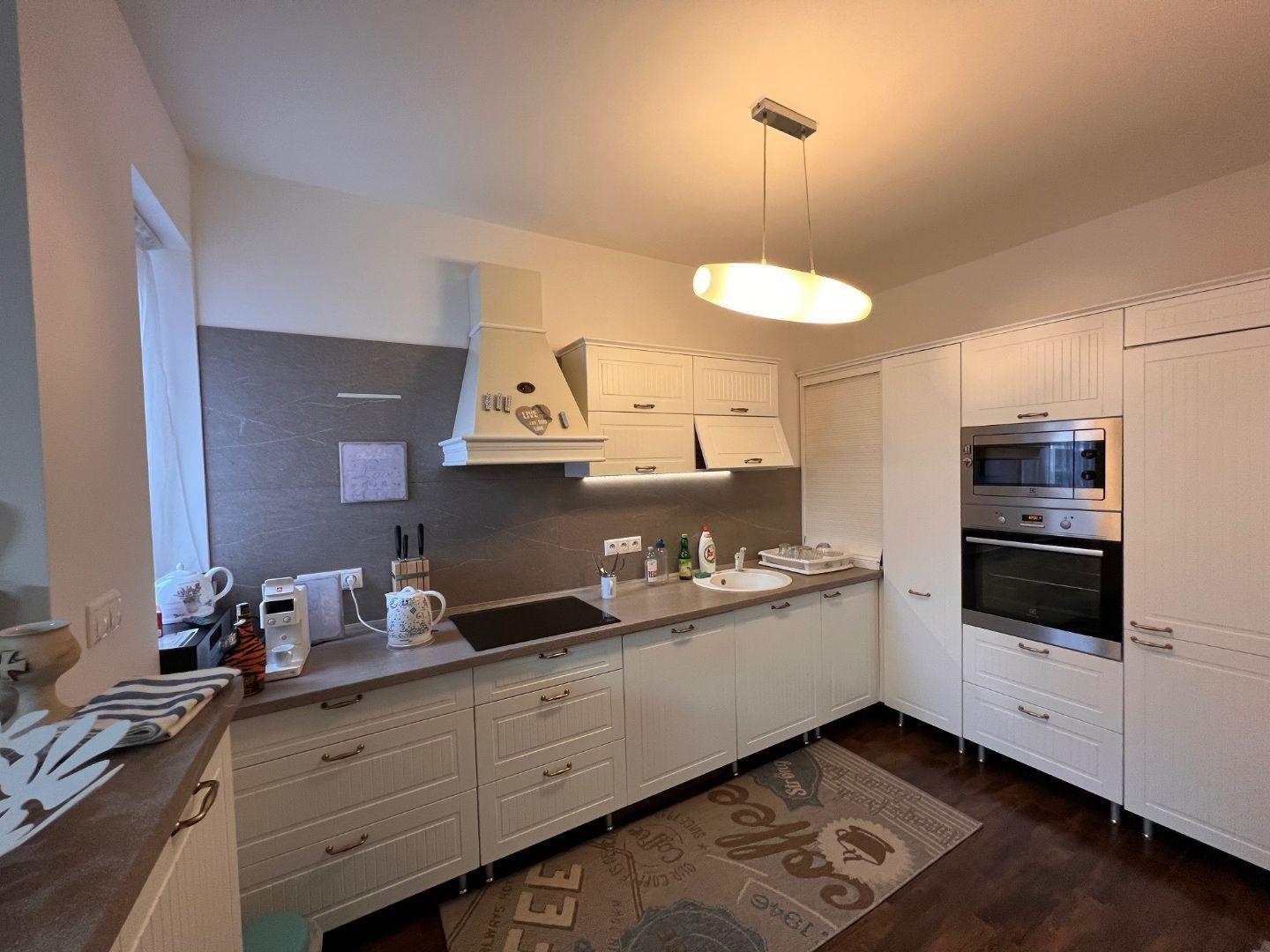 CENTRUM MESTA - FLORIÁNSKA 4 IZBOVÝ RD, ŠATNÍK, TERASA, ZÁHRADKA.