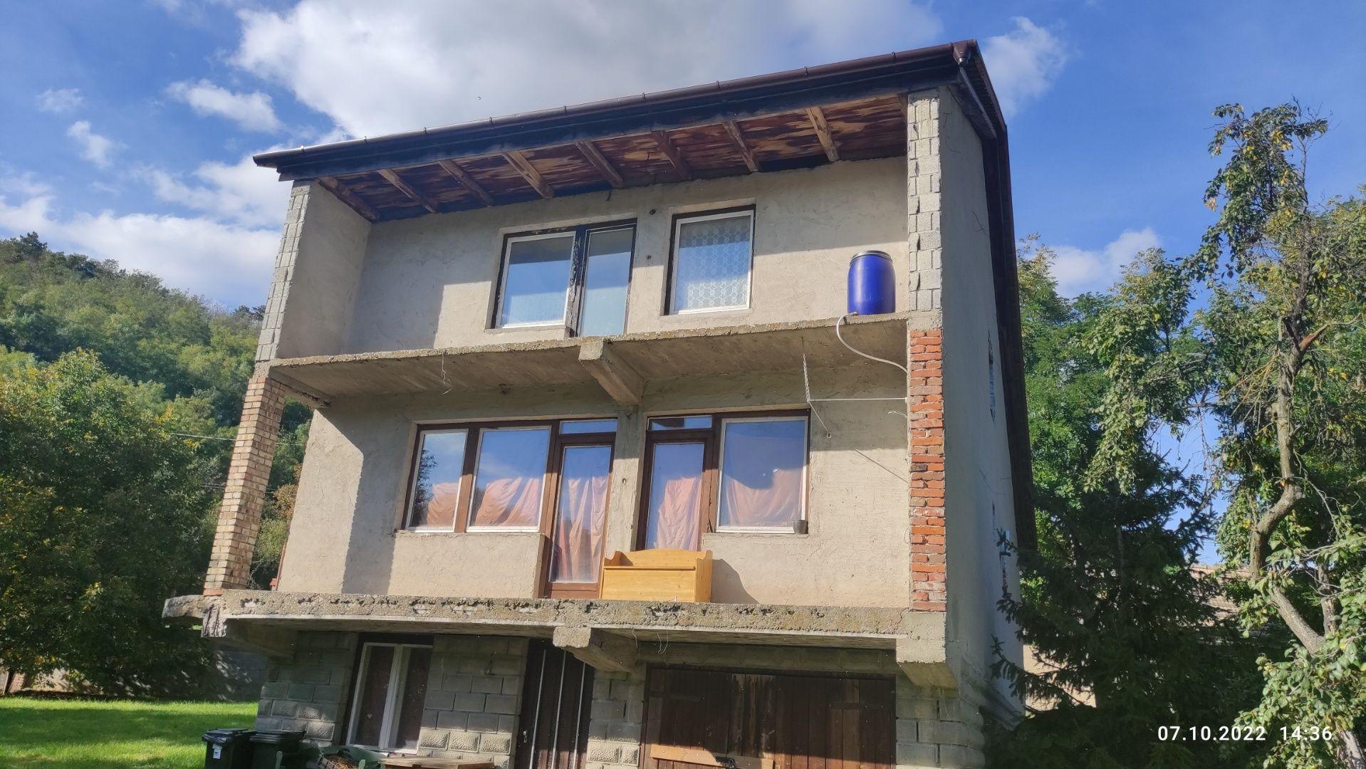 MAĎARSKO - ARKA  POSCHODOVÝ DOM SO ZAČATOU REKONŠTRUKCIOU