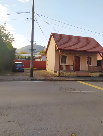 MAĎARSKO - SÁTORALJAÚJHELY SUPER DVOJGENERAČNÝ DOM S ROZLOHOU 60 M2 + 50 M2